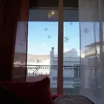 아파트 Spacious 120sq Flat *