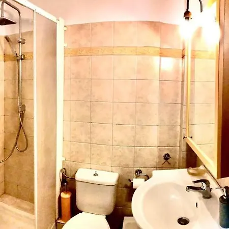 Central Spacious 120sq Flat Apartment *